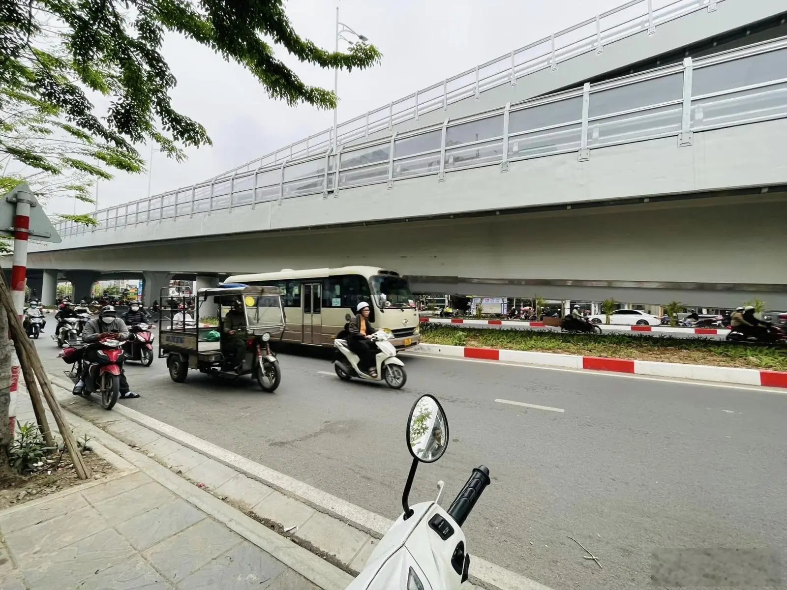 MP Đại La quy hoạch ổn định kinh doanh bất chấp vỉa hè rộng căn góc DT 65m2 MT 4,2m nhỉnh 2x tỷ