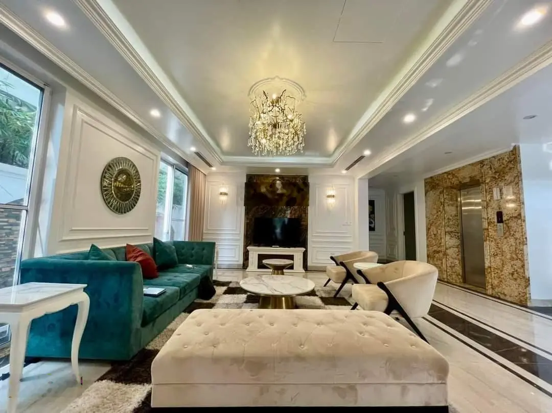 Bán biệt thự mặt hồ Vĩnh Hoàng và công viên. Diện tích 210m2 x 05 tầng, hai mặt tiền rộng, khu vip
