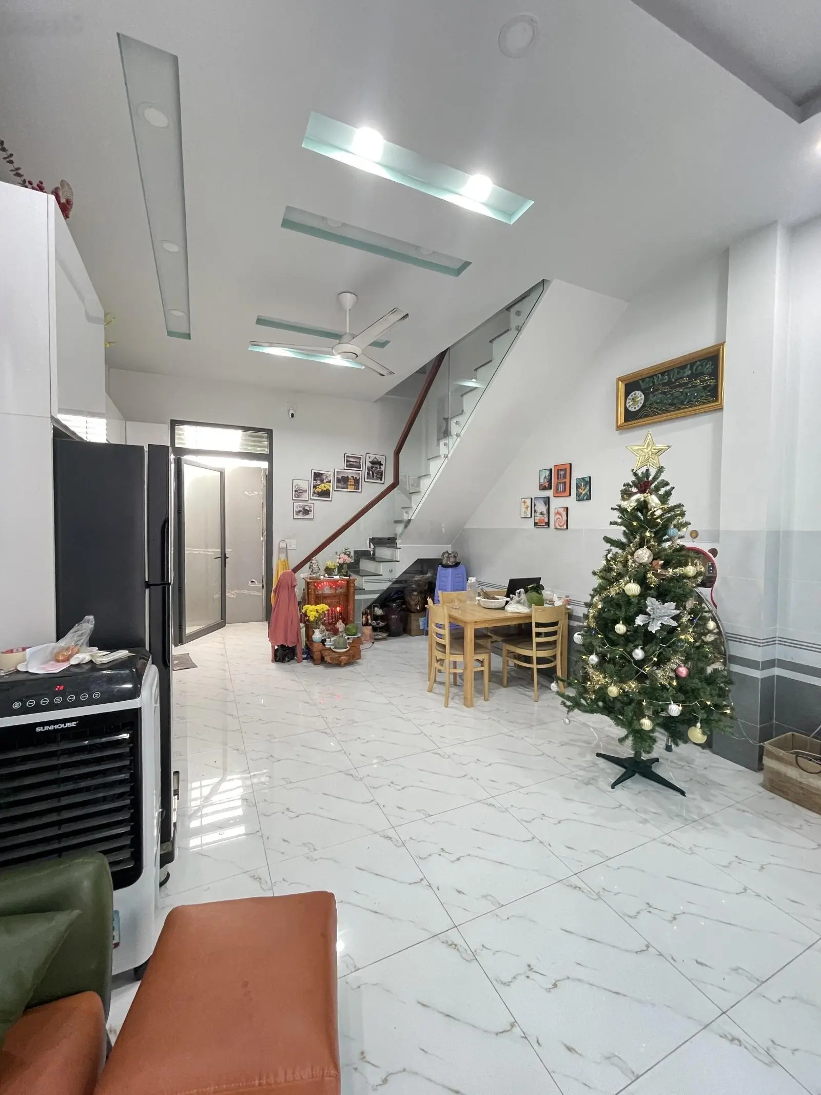 Nhà 3 tầng ngay chợ Hiệp Bình Phước, đối diện Giang Ghẹ - Khu đồng bộ đường xe hơi. Nhà chủ tự xây