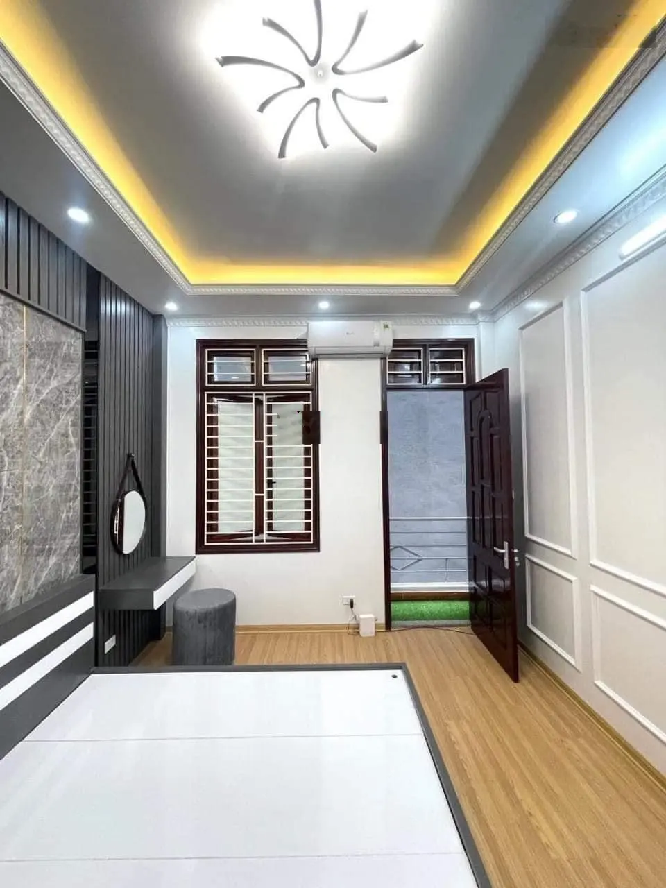 Siêu hiếm THUỴ KHUÊ-TÂY HỒ-HÀ NỘI, DT: 30m2 x 5 Tầng- MT: 3,7m / Giá : 4,95 Tỷ