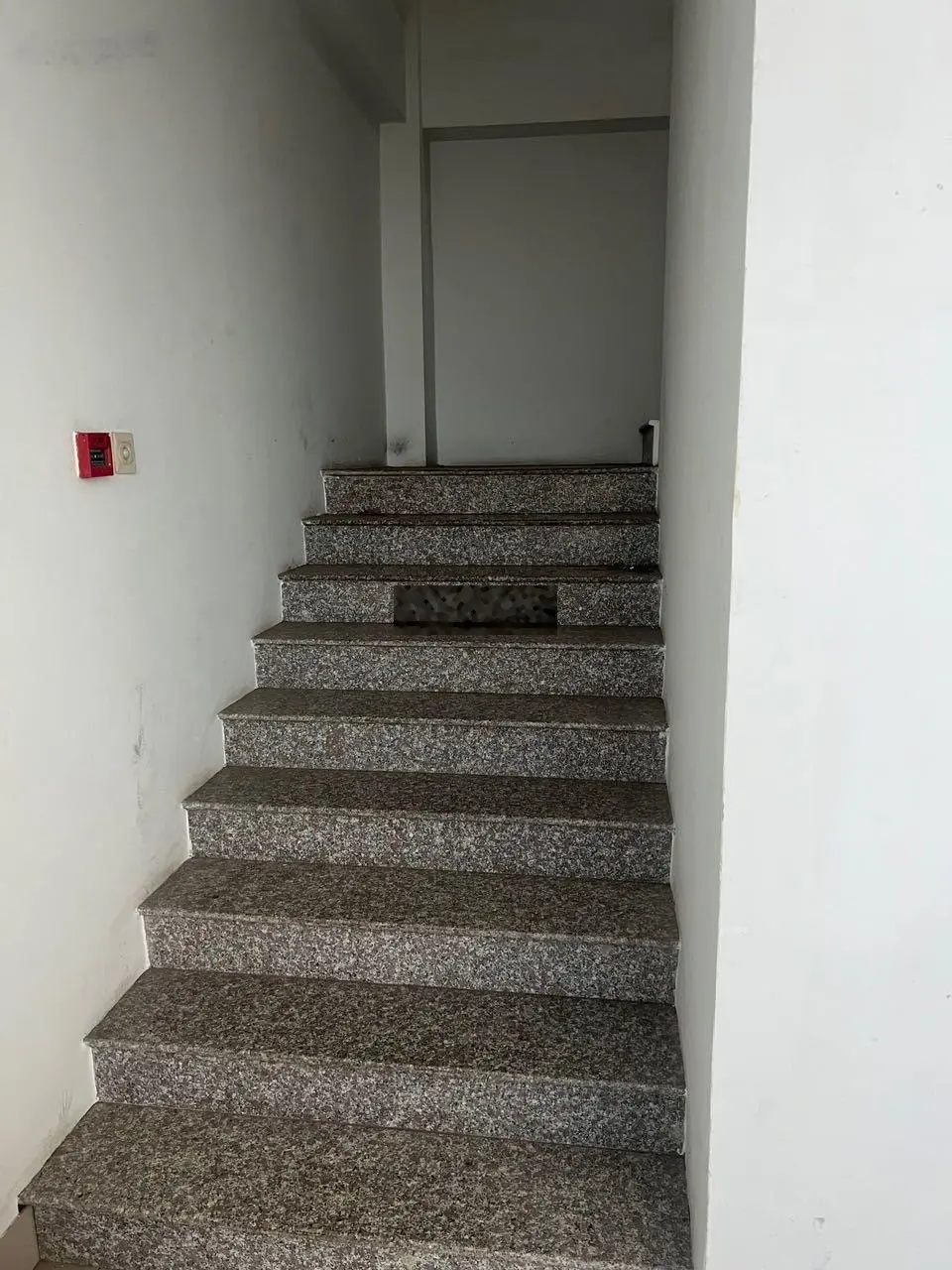 Cần bán toà nhà MTKD đường Tôn Đức Thắng trung tâm tp Phan Thiết giá rẻ