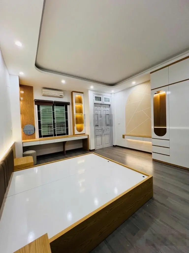 Bán nhà Mỹ Đình 5 tầng, gần phố cách ô tô vài bước chân, nhà đẹp ở ngay