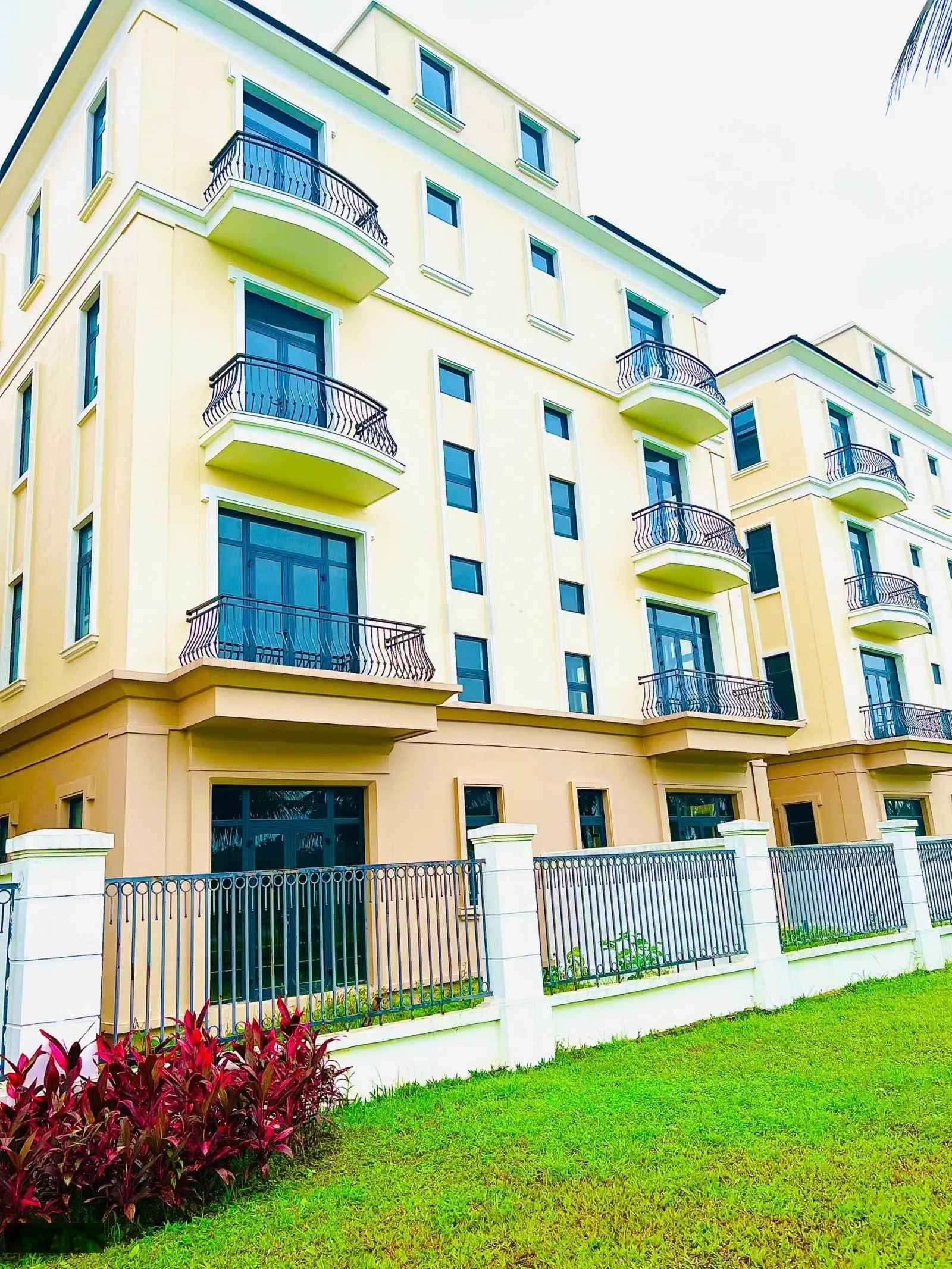 Quỹ biệt thự vip - sổ đỏ vĩnh viễn - Vinhomes Ocean Park 2