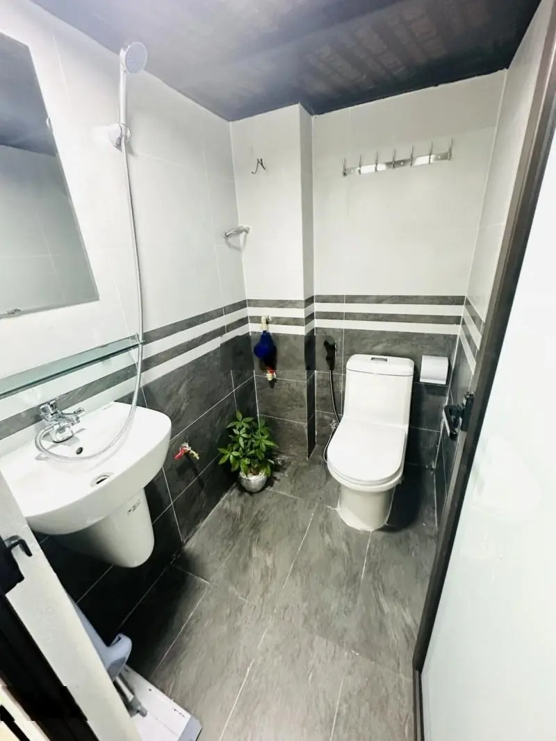 Bán tòa căn hộ dịch vụ 60m2*7T, 22P, 100tr/tháng giá 14.5 tỷ Yên Xá, Thanh Trì