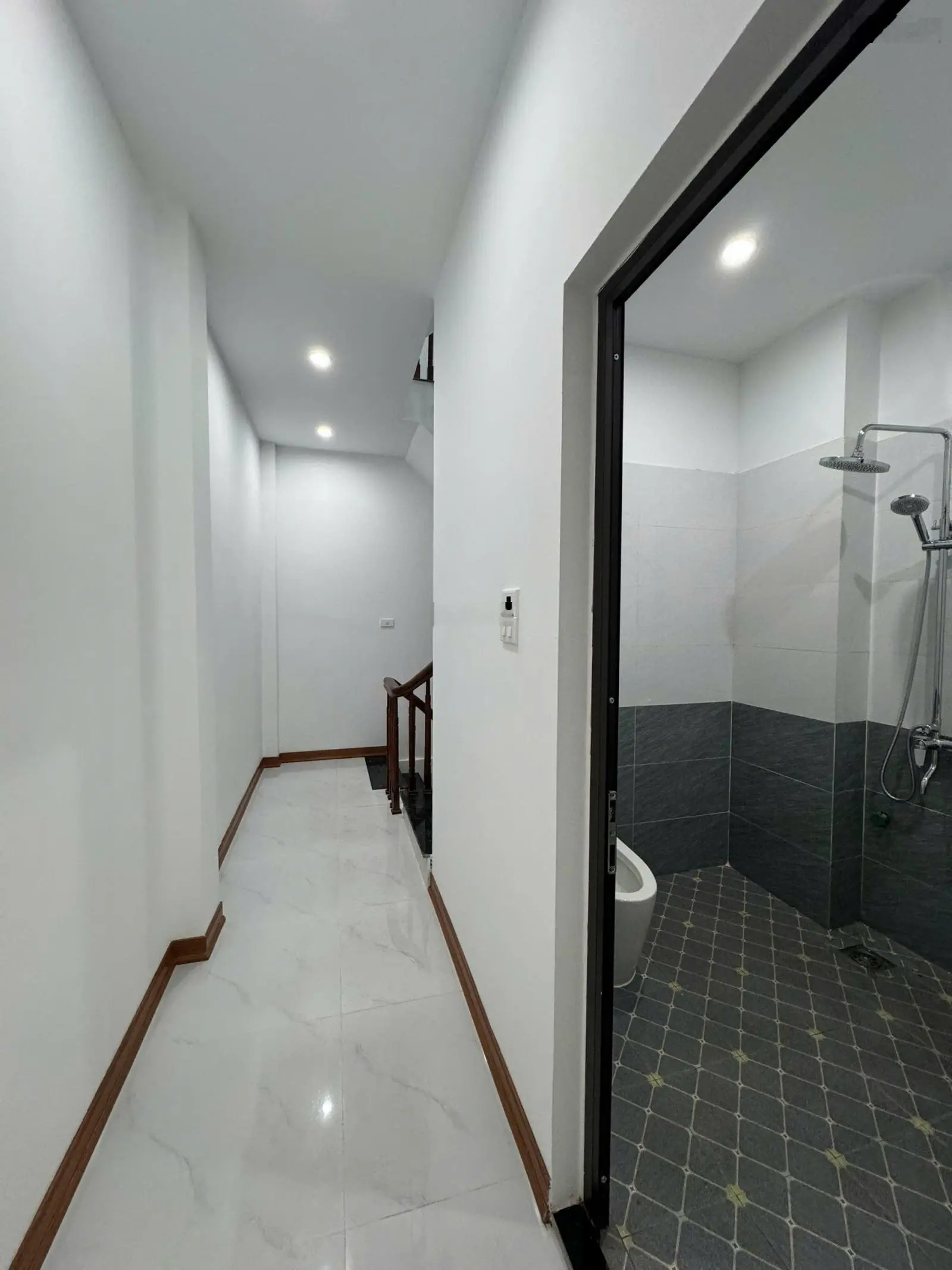 Bán nhà Yên Nghĩa 35m2 5 tầng lô góc đẹp full nội thất đến ở luôn ngõ rộng thoáng. Chỉ nhỉnh 3tỷ
