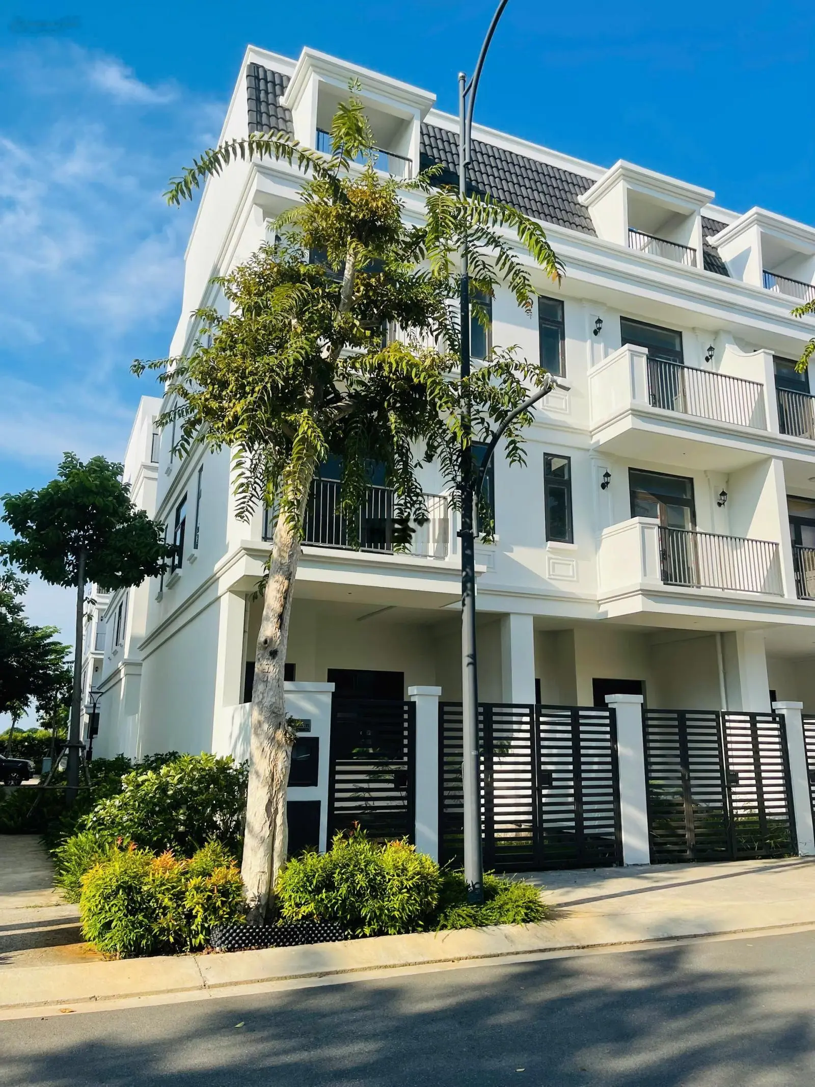 Nhà phố LK9, 87m2, xây dựng 5x13m, giá 5,5 tỷ, bao hết thuế phí
