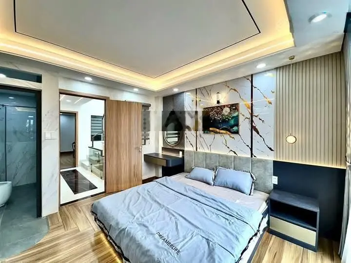 Bán gấp nhà Nguyễn Văn Tăng , Long Bình , Quận 9. DT 65m2 giá bán 3 tỷ .Sổ riêng