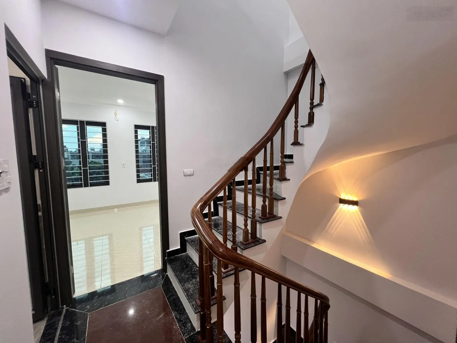 Siêu hiếm Quỳnh Đô, nhà đẹp long lanh, 42m 4 tầng, đầy đủ tiện ích, an sinh tốt LH 0918 816 ***