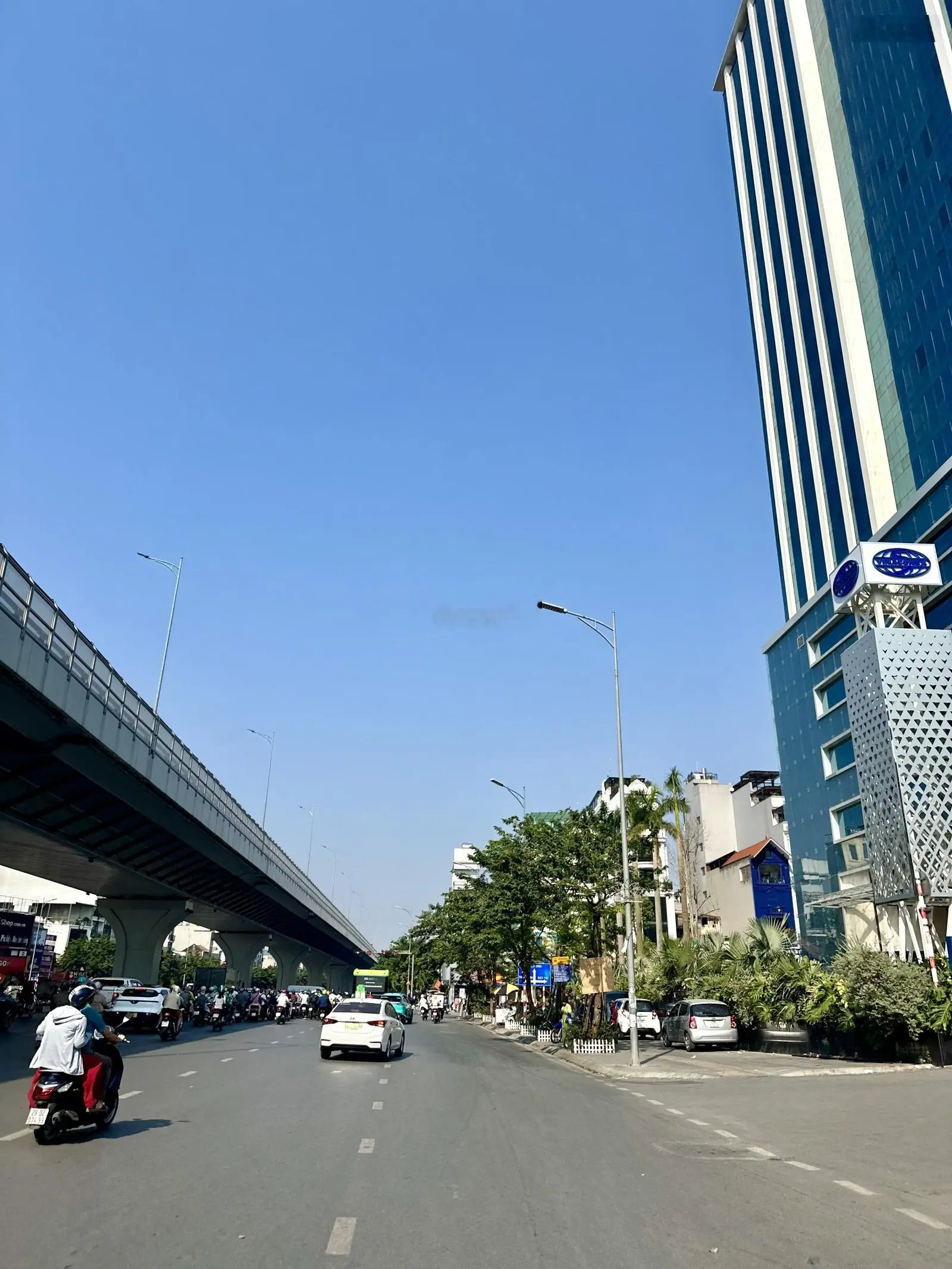 Phân lô ngã tư Bạch Mai - Minh Khai. Mặt tiền rộng 5m - Dân xây khung cột bê tông chắc chắn
