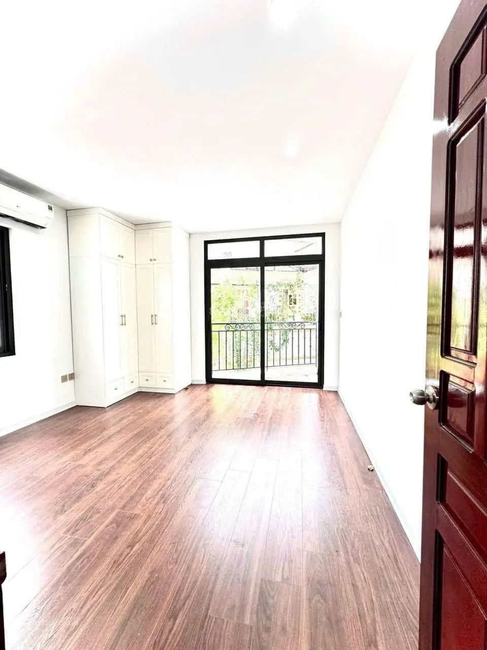 Bán nhà ngõ 132 Cầu Giấy - 37m2 - 5 tầng TK thông sàn full nội thất - lô góc ôtô đỗ cửa 50m ra phố