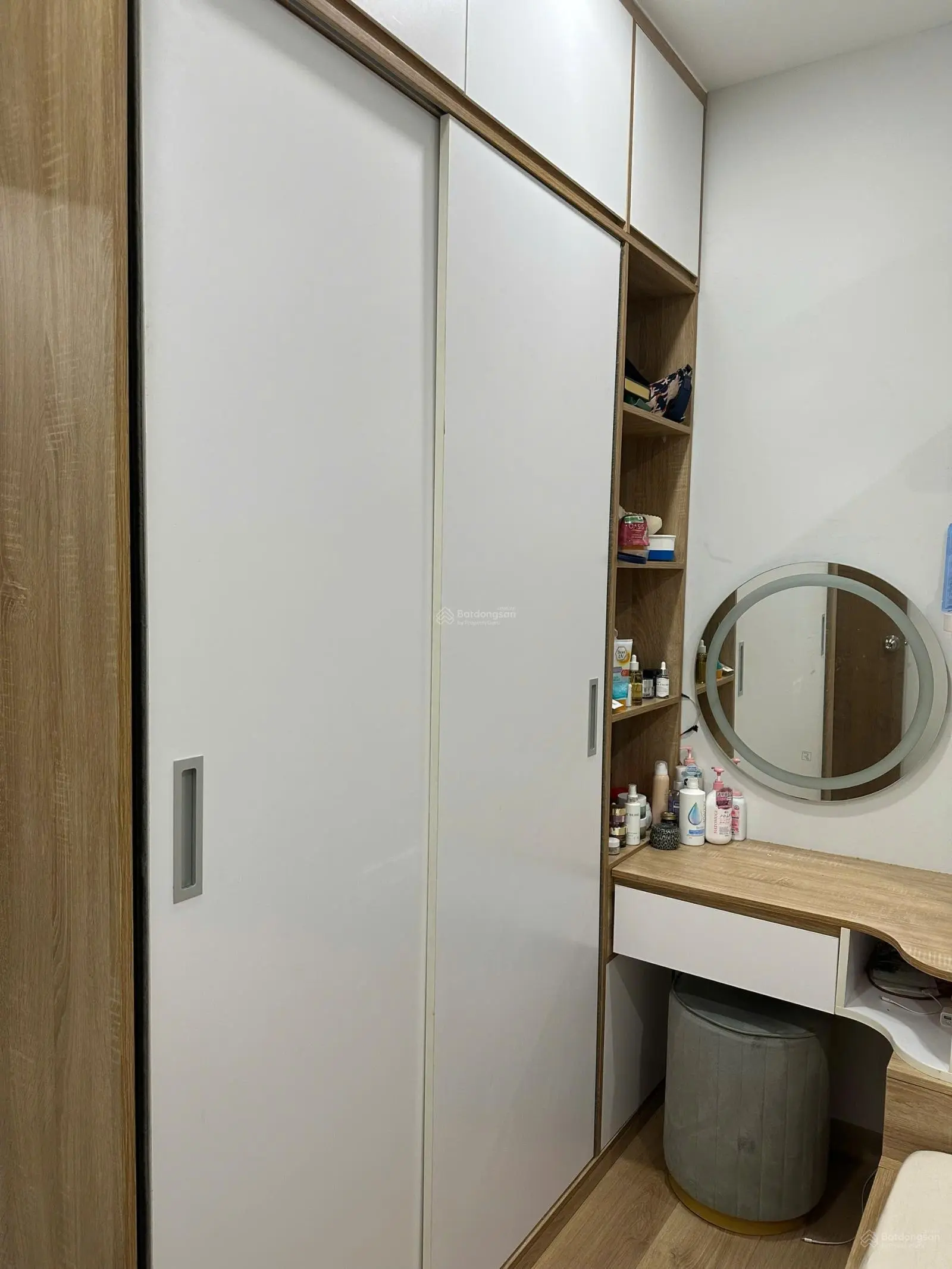 Bán gấp căn 2PN1WC - full nội thất đẹp. Giá 1ty4 bao hết thuế phí sang tên. Sổ hồng riêng