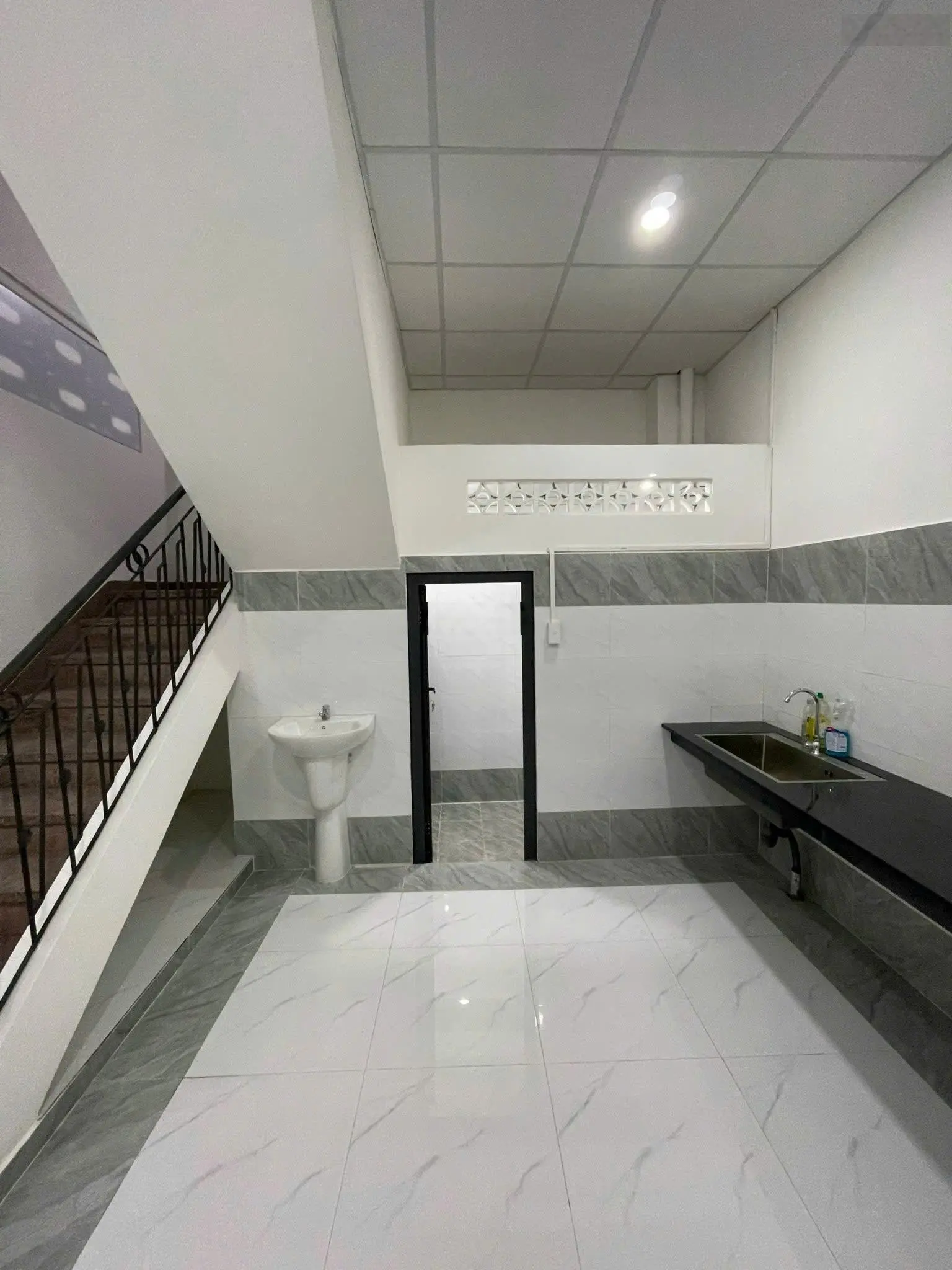 Chỉ 8,45 tỷ - nhà 3 tầng mới xây 100% DT 4,3x16m 4PN 3WC - Ngay Bảy Hiền Trường Chinh, P12, QTB
