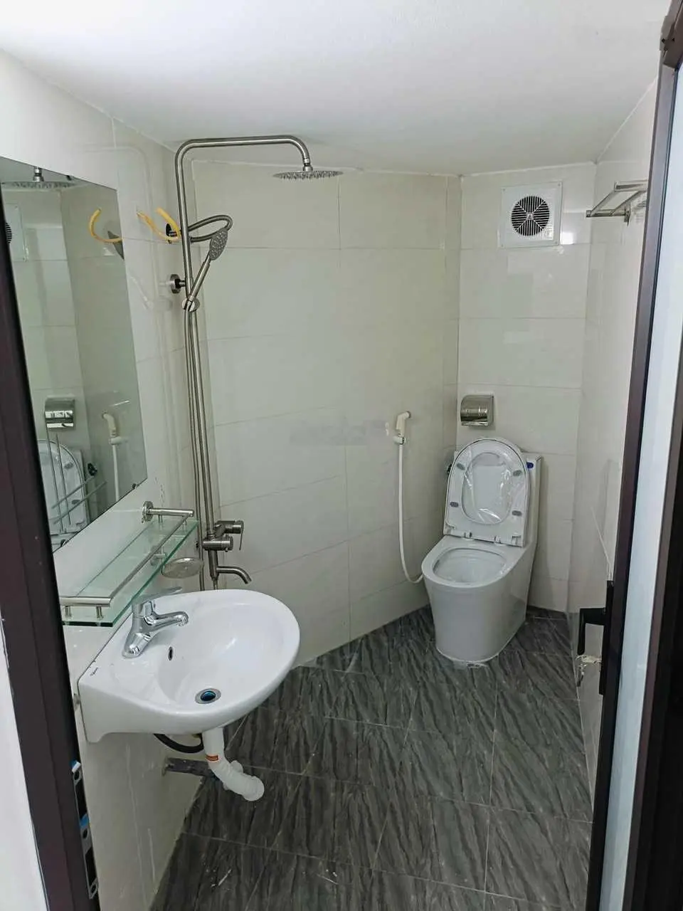 CC bán 2,5 tầng đường Vĩnh Mạc giá: 1.43 tỷ (3 ngủ, 3 wc, sân phơi, ban công đầy đủ)