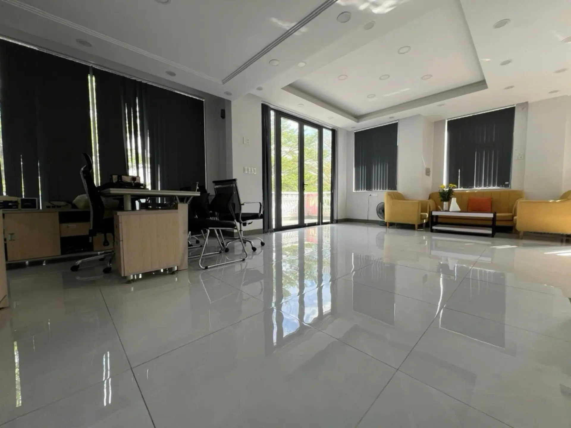 Bán biệt thự KD cho thuê 250m2 4 tầng Tân Phong - Phú Mỹ Hưng - sau Vivo City Quận 7 giảm giá 30xty