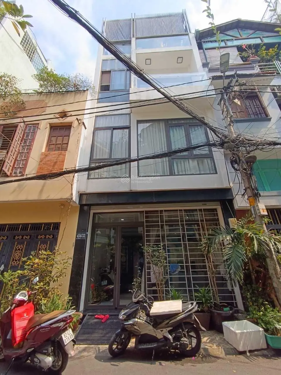 Mặt tiền kinh doanh 3 tầng Trần Hưng Đạo Q1. Cách chợ Bến Thành vài bước chân. Dòng tiền 1 tỷ/năm