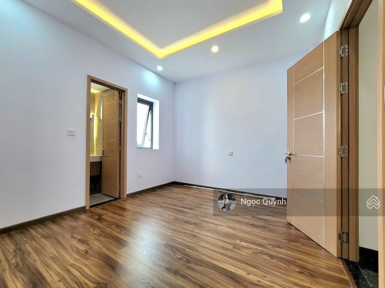 Bán gấp nhà 53m2 đường Thích Quảng Đức P5 Phú Nhuận. Giá 2 tỷ 950 Sổ riêng. Còn HĐ thuê 9tr/tháng