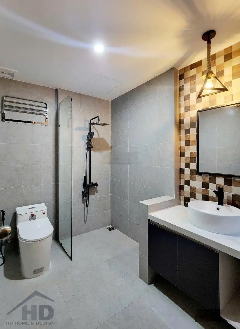 NHÀ ĐẸP 3 TẦNG GẦN NGAY CHỢ HOÀ KHÁNH- ÂU CƠ-KIỆT Ô TÔ THÔNG- CÁCH ĐG CHÍNH 50m