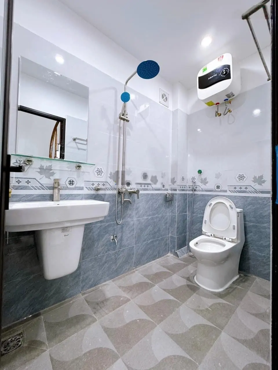 Quận Hà Đông cụm 3 căn liền kề ô tô đỗ cửa ngõ rộng 3m nhà mới xây 5 tầng, cách QL6 500m