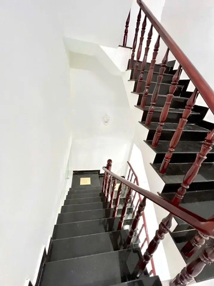 Bán gấp nhà mới xây shr quận 12, đúc kiên cố btct 2 tấm, 4pn, vị trí cực kỳ đắc địa