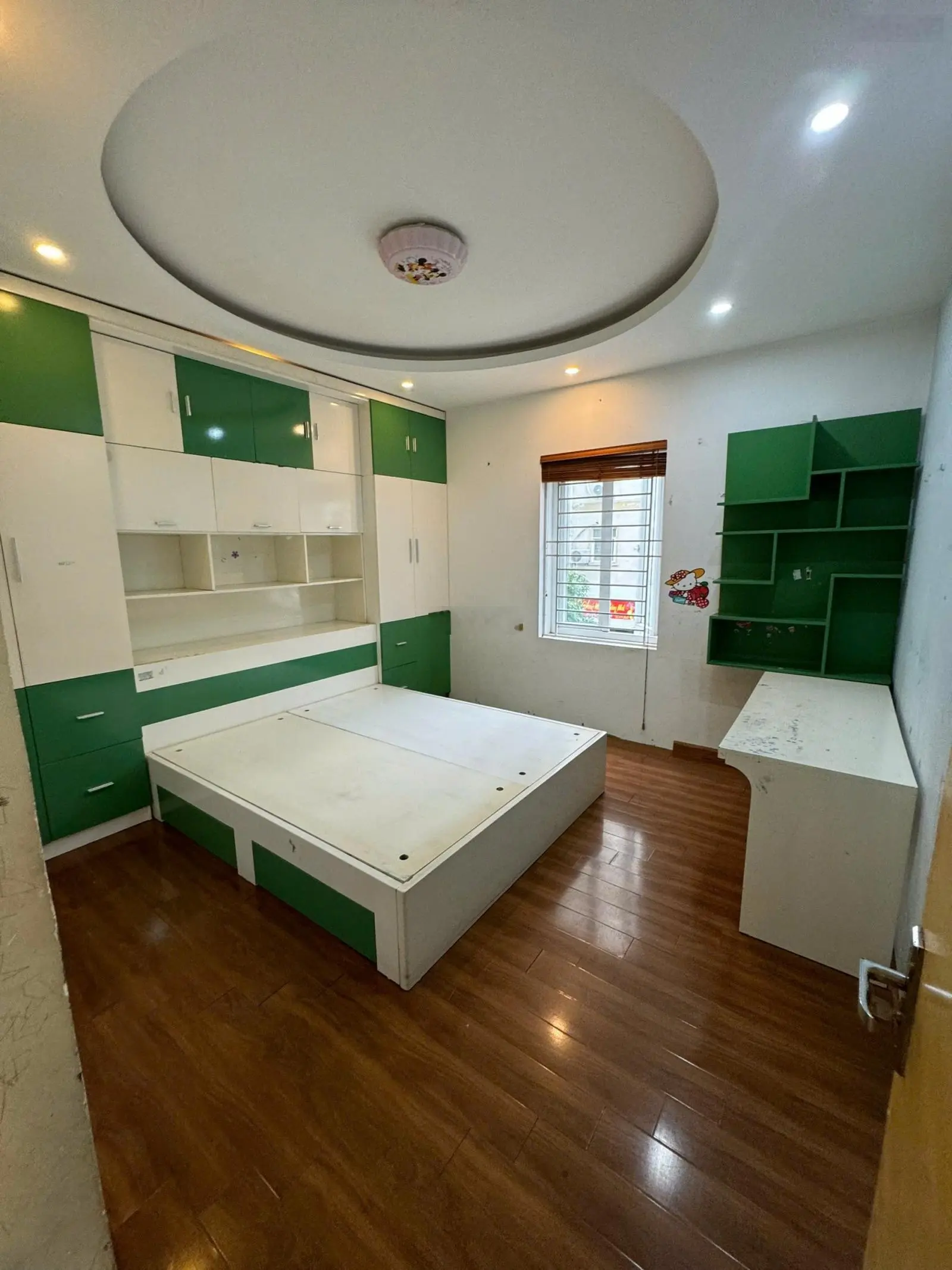 Bán nhà Chung cư Chùa Láng, Đống Đa, Lô góc 67m2, 2 thoáng, 2 ngủ, hơn 4 tỷ.