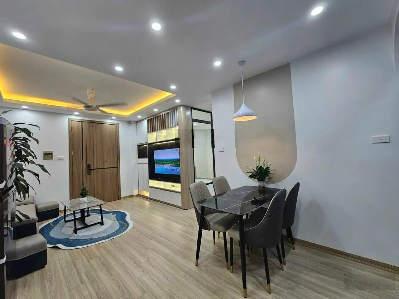 Bán Mỹ Sơn Tower: 2N/2WC, Full nội thất luxury, DT: 90m, vị trí đẹp - giá: 3.7 tỷ (LH: 0976 370 ***
