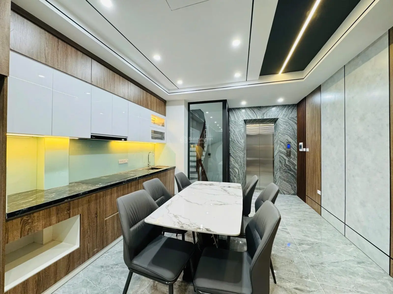 Bán nhà đẹp cầu thang máy fun nội thất ngọc thuỵ long biên hà nội 50m2