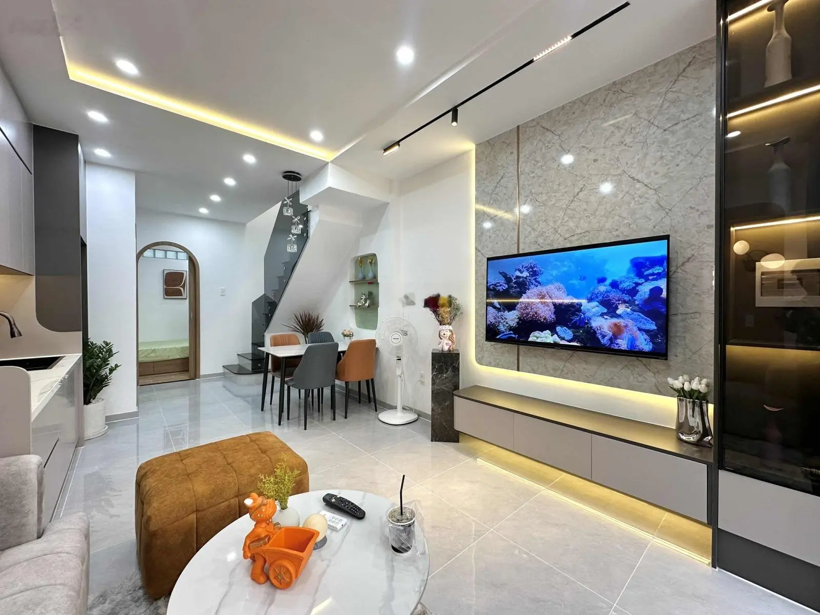 Hẻm xe hơi tới cửa, một sẹc, Phan Xích Long, 7,5 tỷ, 40m2, Nhà mới, Đầy đủ nội thất