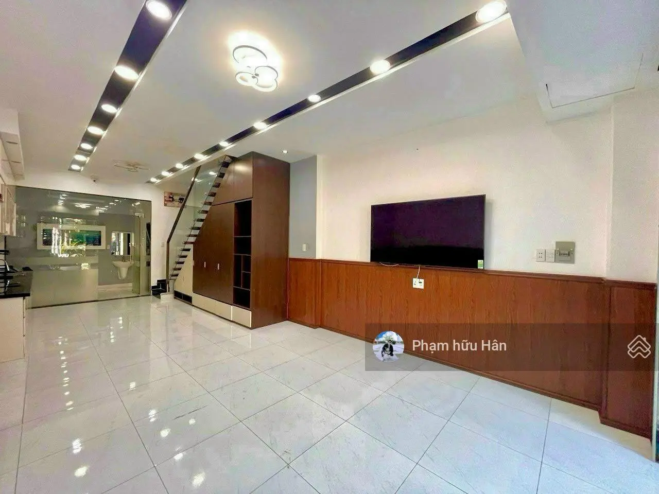 Bán nhà diện tích 10x18m. Giá 28 tỷ VND tại Đường Nguyễn Trãi, Quận 1, Hồ Chí Minh