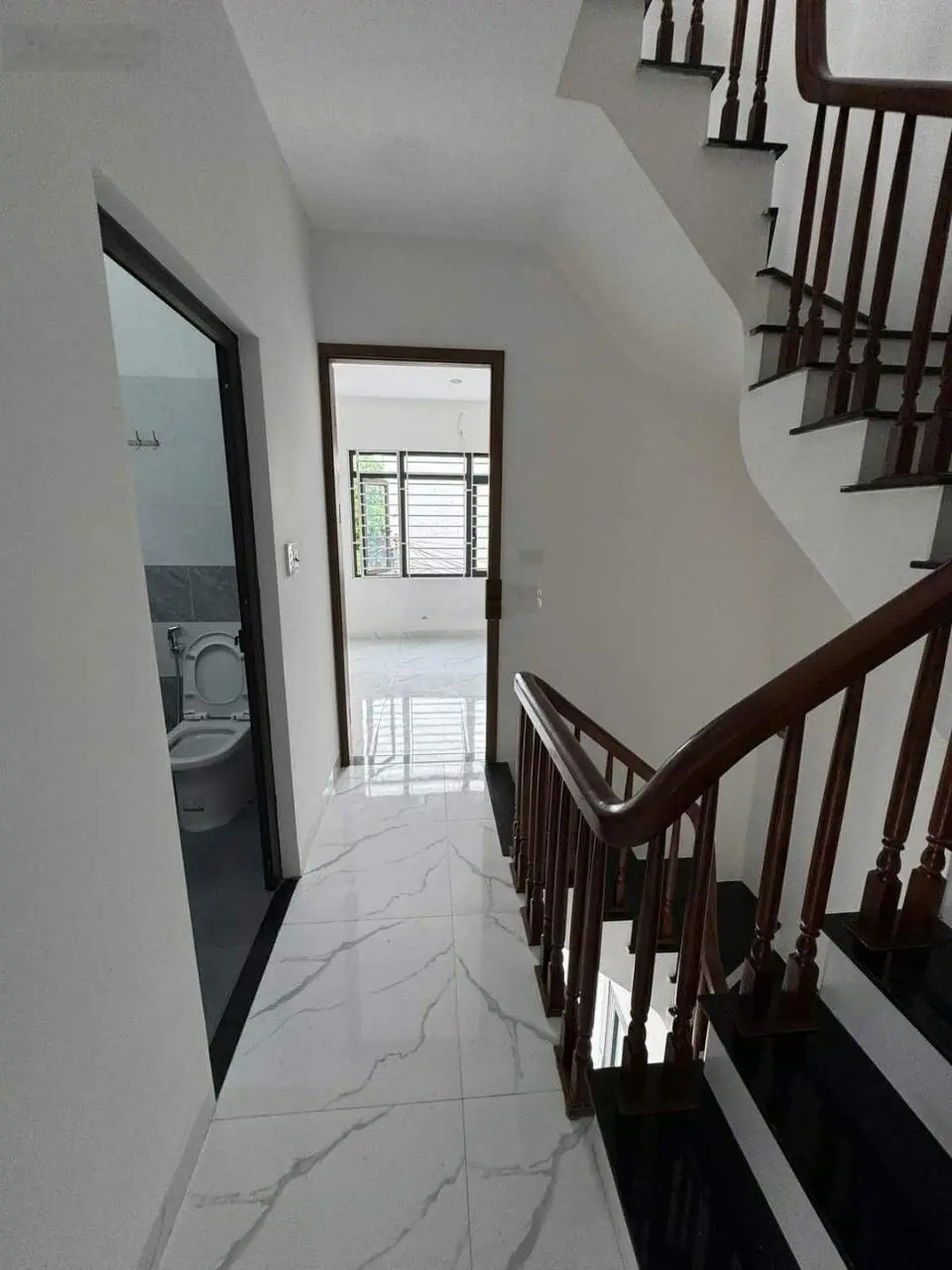 Bán căn 35m2x4T, Đồng Nhân, mặt kinh doanh, Oto đậu cửa, ra Penika Tố Hữu 5 phút đi xe