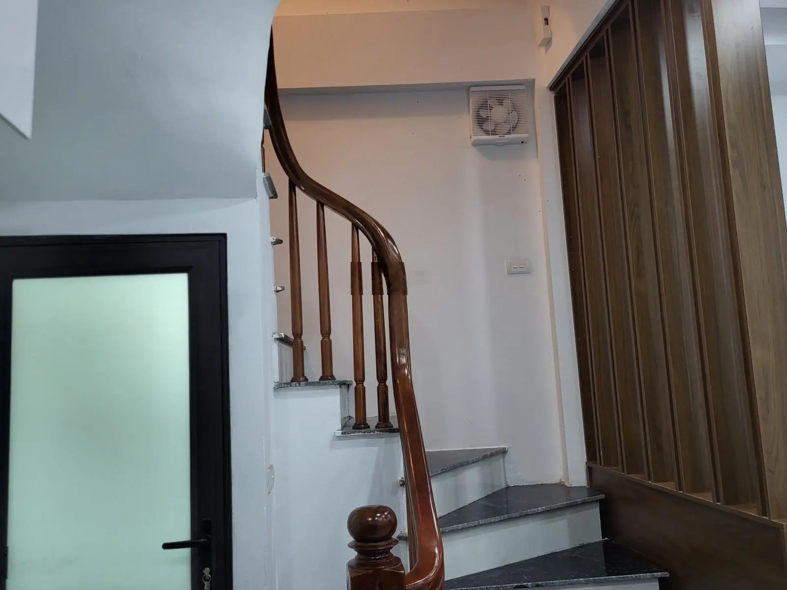 Bán gấp nhà riêng 34m2, 6,95 tỷ ở Lĩnh Nam, Hoàng Mai, Hà Nội