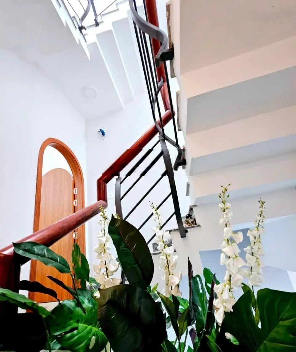 Nhà mới, 3 tầng, 3PN - 3WC, lộ giới 10m, cách biển Quy Nhơn 800m. Giá bán 3 tỷ