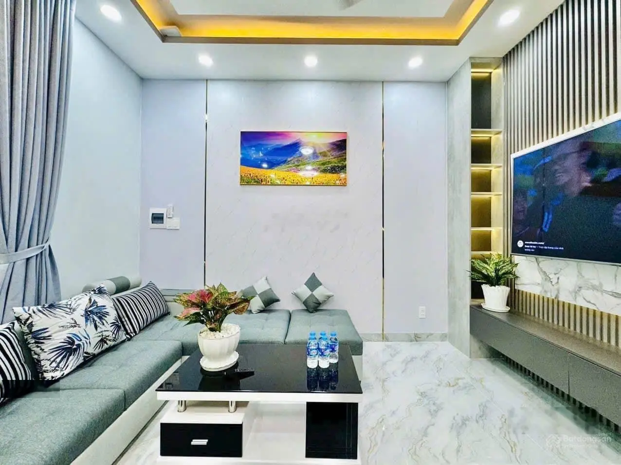 Bán nhà 45m2 Trường Sa, P14, Q3. 3 lầu, 4PN, 4WC. Có sổ sẵn, hẻm 6m