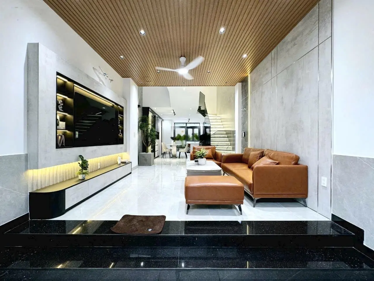 Cô Hai chuyển chỗ ở cần bán nhà Hồng Bàng, Quận 11. Giá rẻ 4,8 tỷ. DT: 60m2 (4x15m). 1 trệt 2 lầu