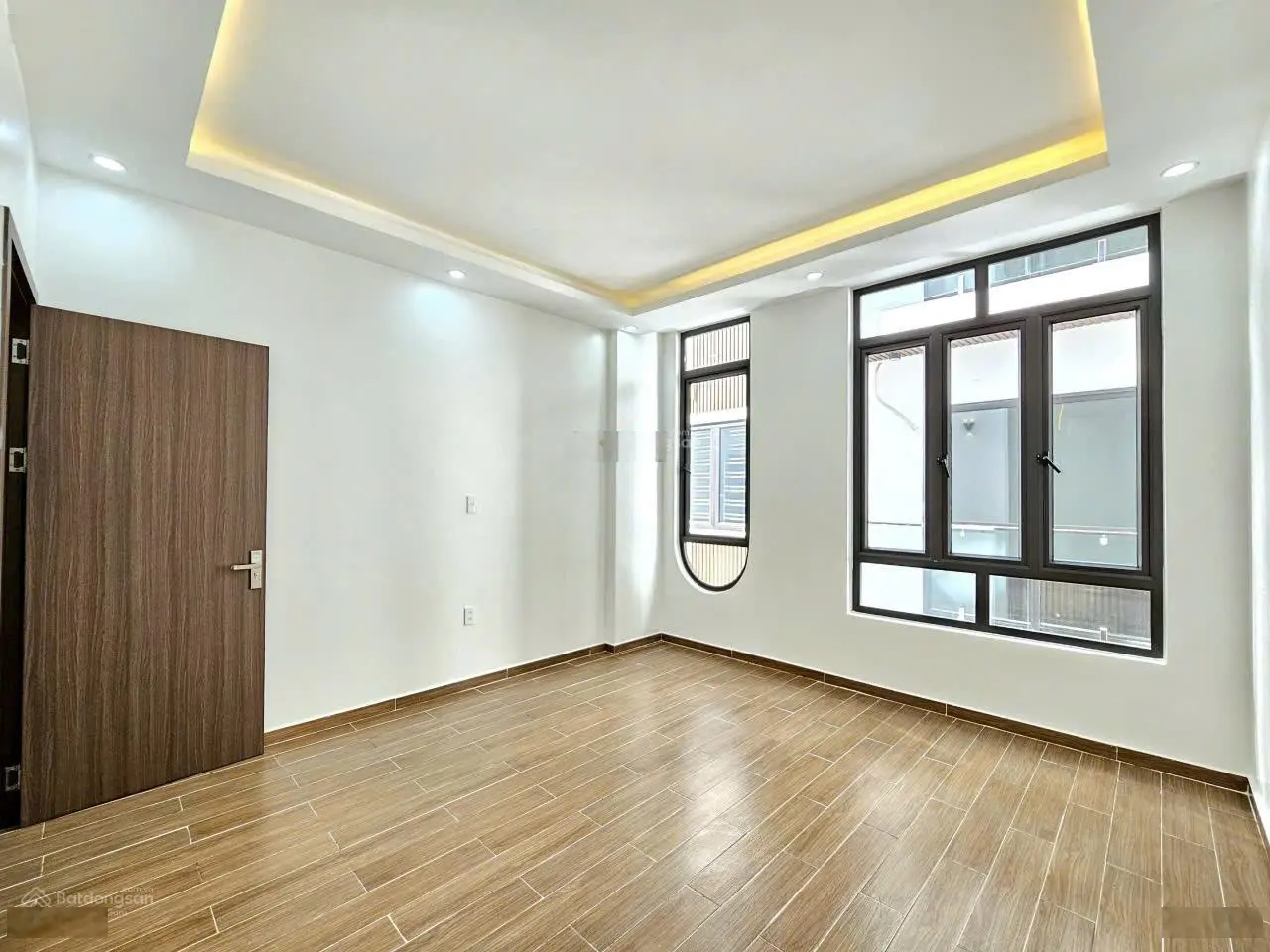 Bán nhà 4 tầng ngõ to có gara ô tô cạnh nhà cực đẹp đường Thiên Lôi, gần Aeon Mall, giá hợp lý