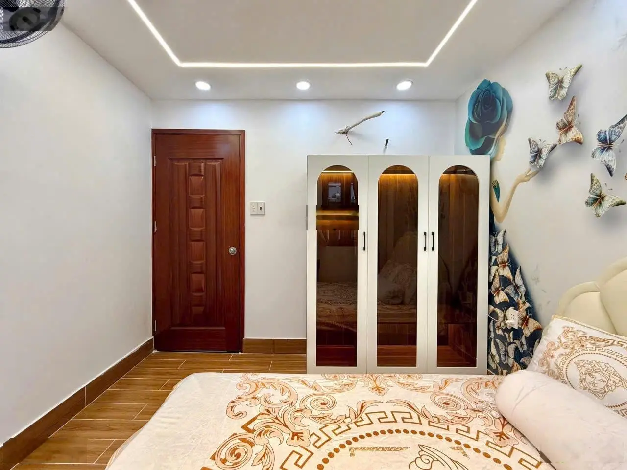 Nhà đẹp hẻm 1/, dưới 3 tỷ, hẻm trước nhà 6m, nhà trống, full nội thất mới đẹp. Liên hệ: 0906 435 ***