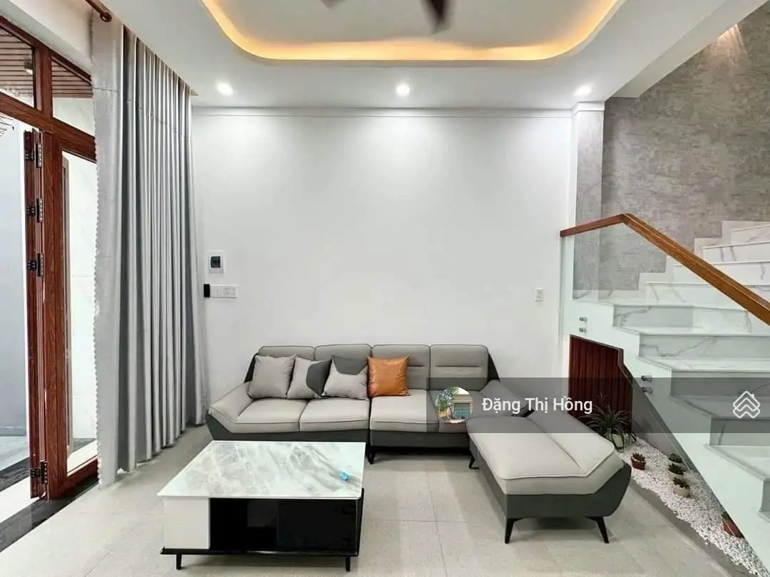 Bán nhà đường Tôn Đản cách Bến Vân Đồn 500m,65m2 1T2L đang cho thuê 10tr/th sổ sẵn sang tên ngay