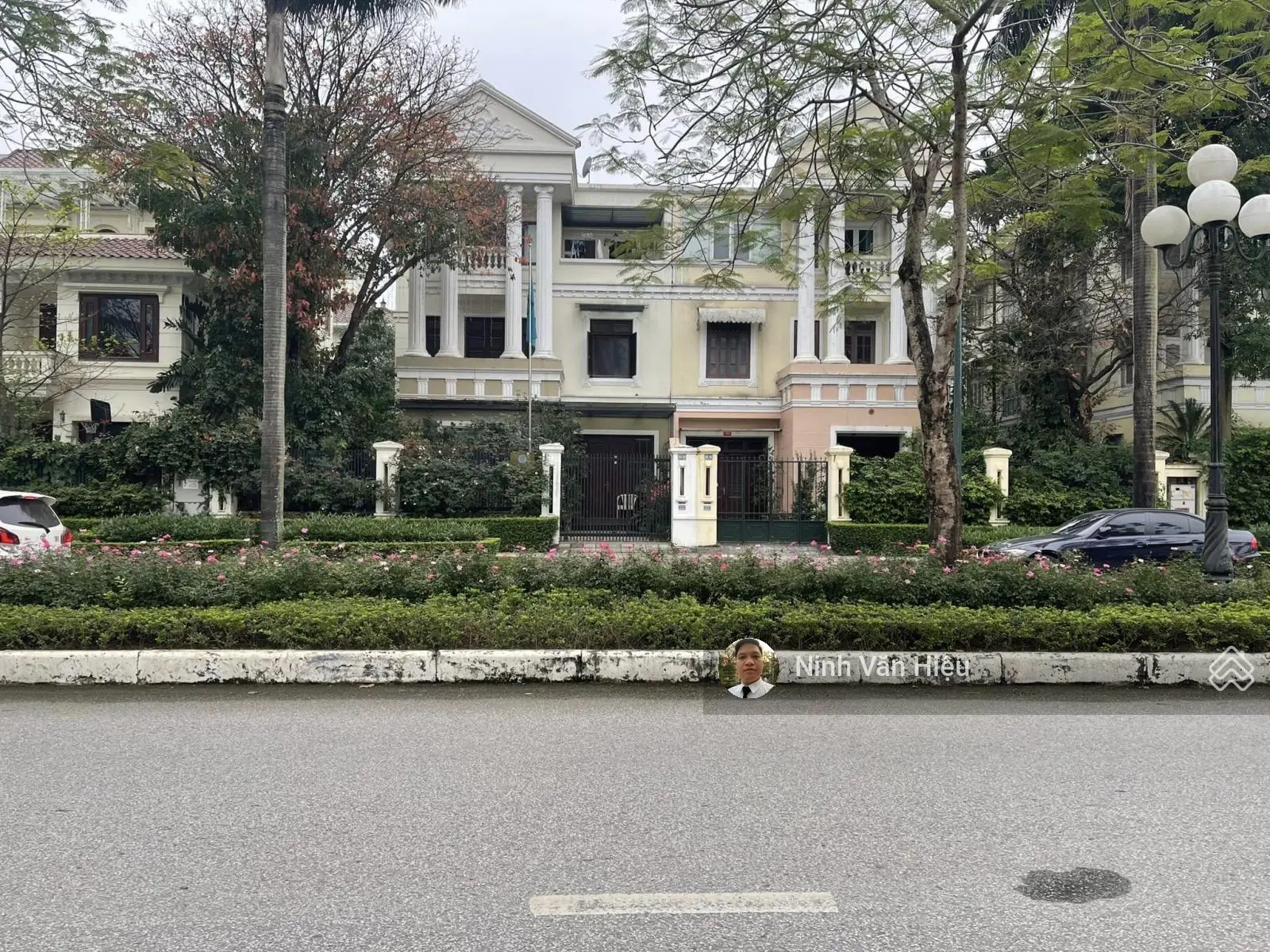Chính chủ gửi bán căn biệt thự 198m2 sổ đỏ có sân vườn rộng dãy C Ciputra Hà Nội