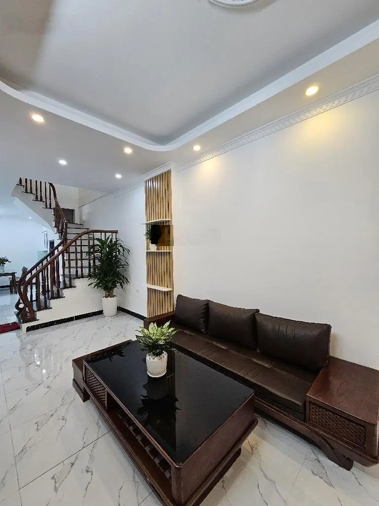 Phố Trạm 43m2 x 4 tầng x 6.68 tỷ siêu phẩm full nội thất đẹp - ô chờ thang máy nhà mới