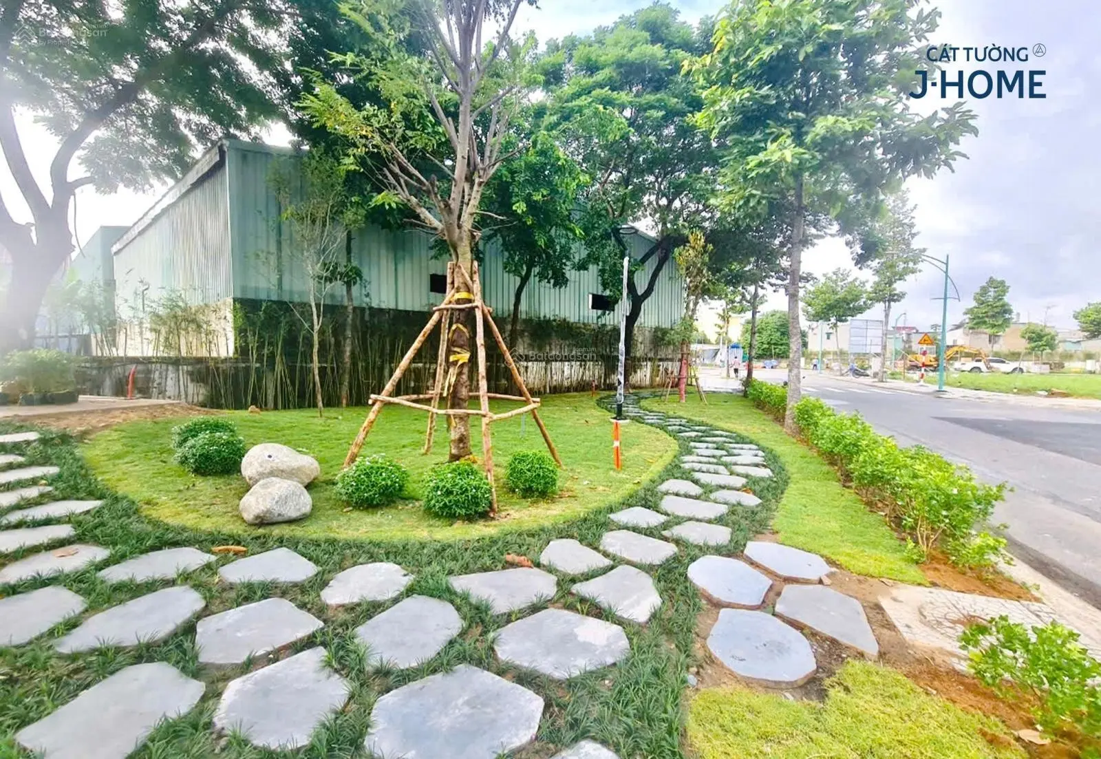 Bán nhà 3 lầu mới xây giá rẻ chưa ở, tại thành phố Thuận An, Bình Dương bán gấp trong tháng 12