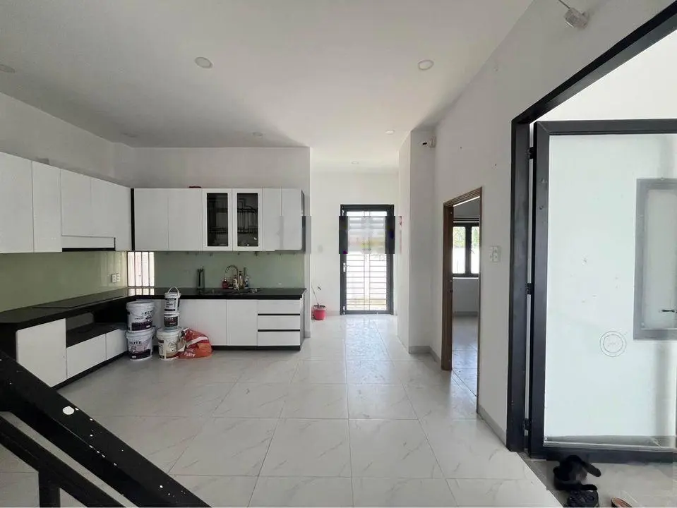 Cần bán gấp nhà 3 tầng mặt đường HL46 Vĩnh Trung - TP. Nha Trang ngang hơn 8m (giá tốt)