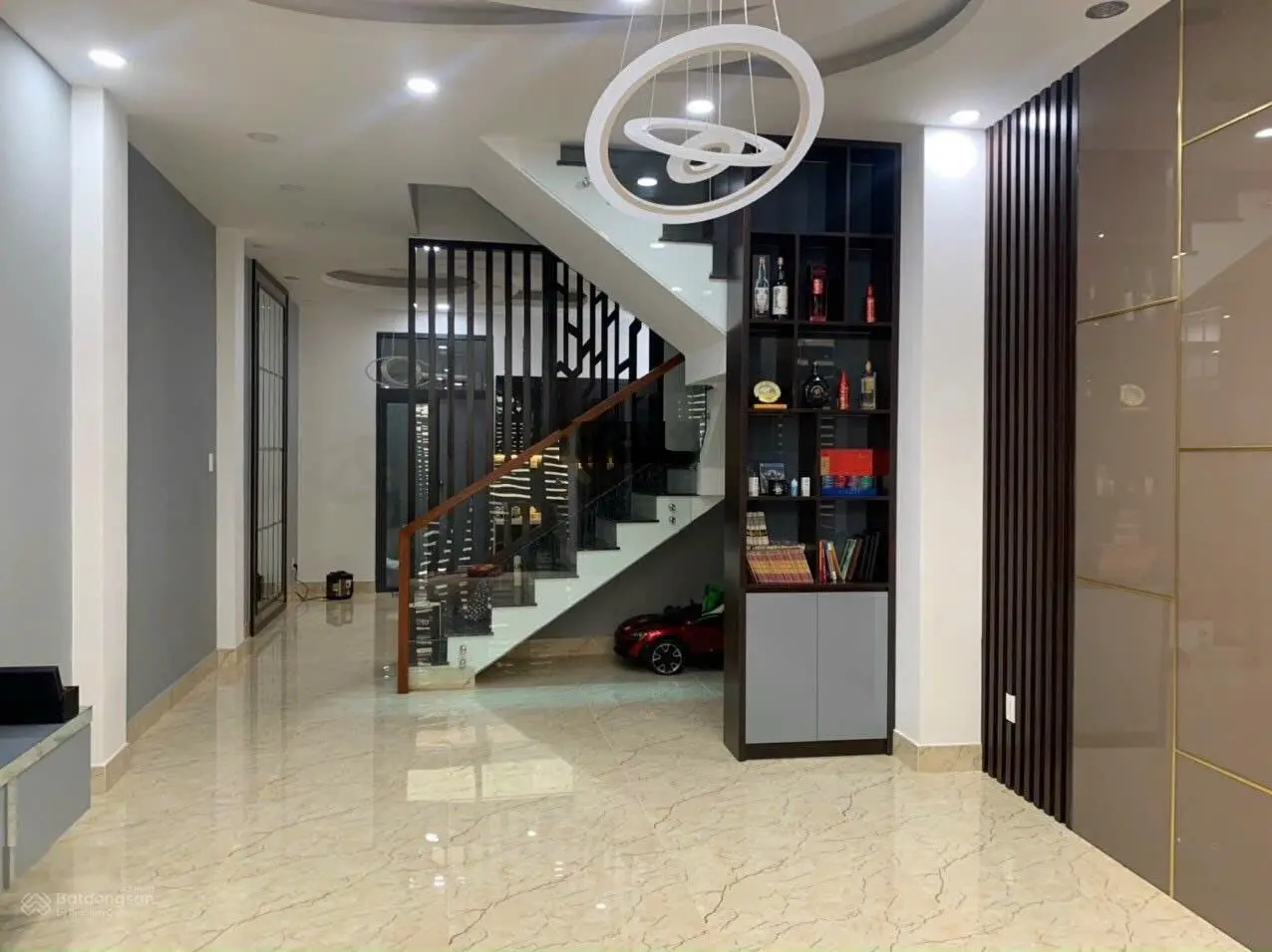 Nhà mới 4 tầng ngay đại học ngân hàng đường hoàng diệu 2 giao kha vạn cân