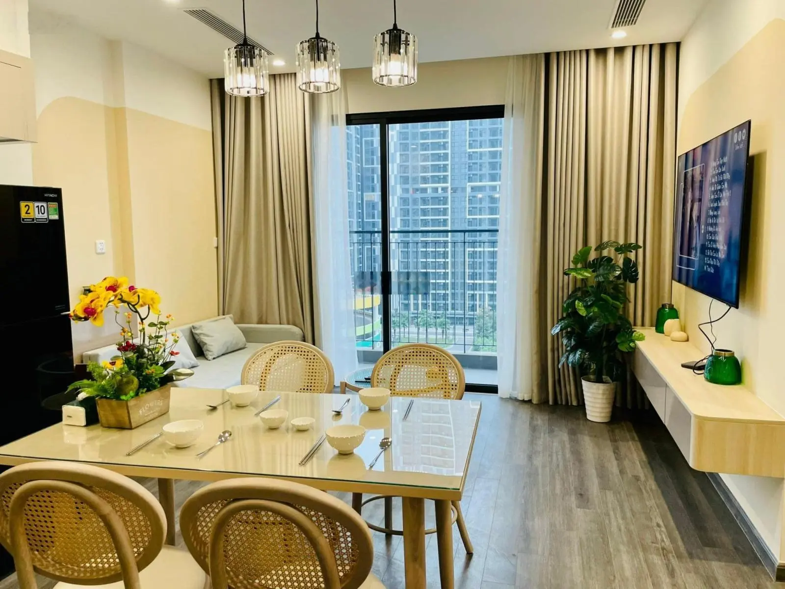 ( giá thật) cần bán gấp căn hộ 70m2- 2 ngủ tầng trung, hướng mát tại central field trung kính,