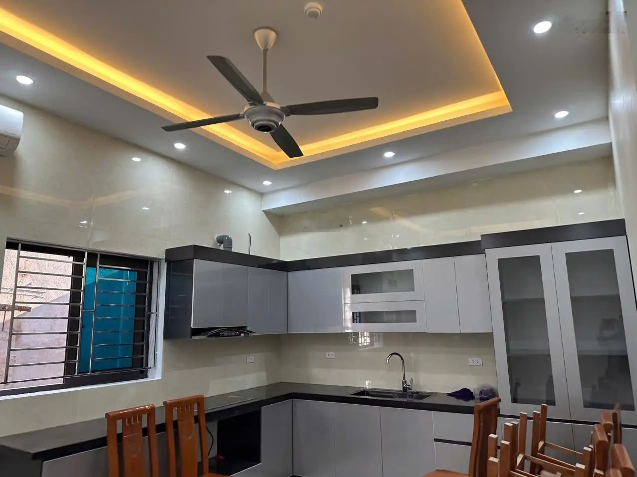 Bán khách sạn mini 20 phòng đường Lý Đạo Thành ngay sát chợ Hoà Đình DT 110m2 MT 5.5m hướng TB