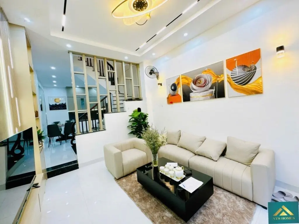 Bán nhà phố Kim Ngưu - ô tô cách 40m - 42m2 - 5PN full nội thất. Giá: 6,25 tỷ. LH: 0779 548 ***