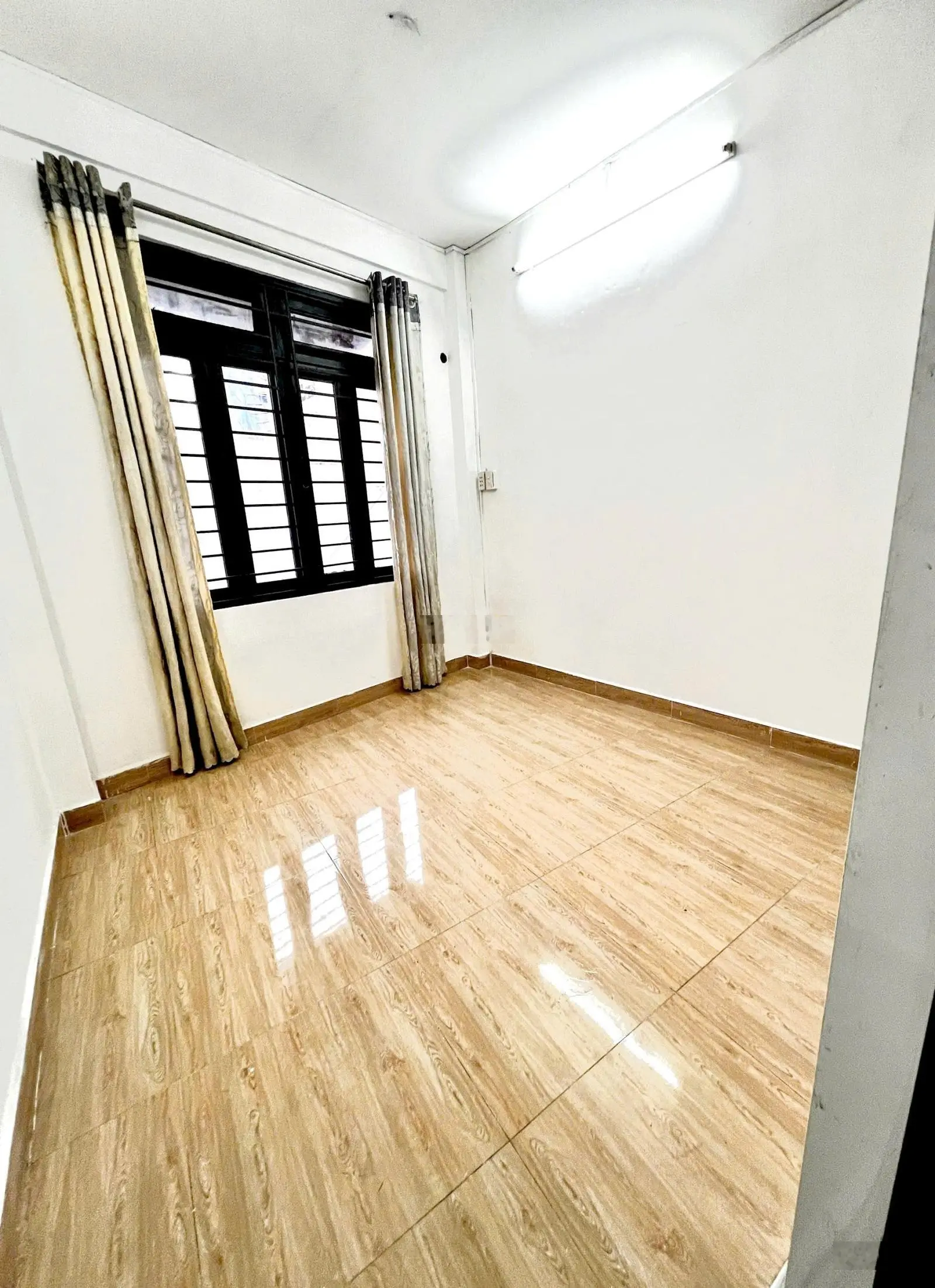 Nhà mới, 1 trệt 3 tầng, DTSD 54m2, hẻm 5m xe tải, SHR, p8, q8, 3pn, 3wc, nh cho vay 60%