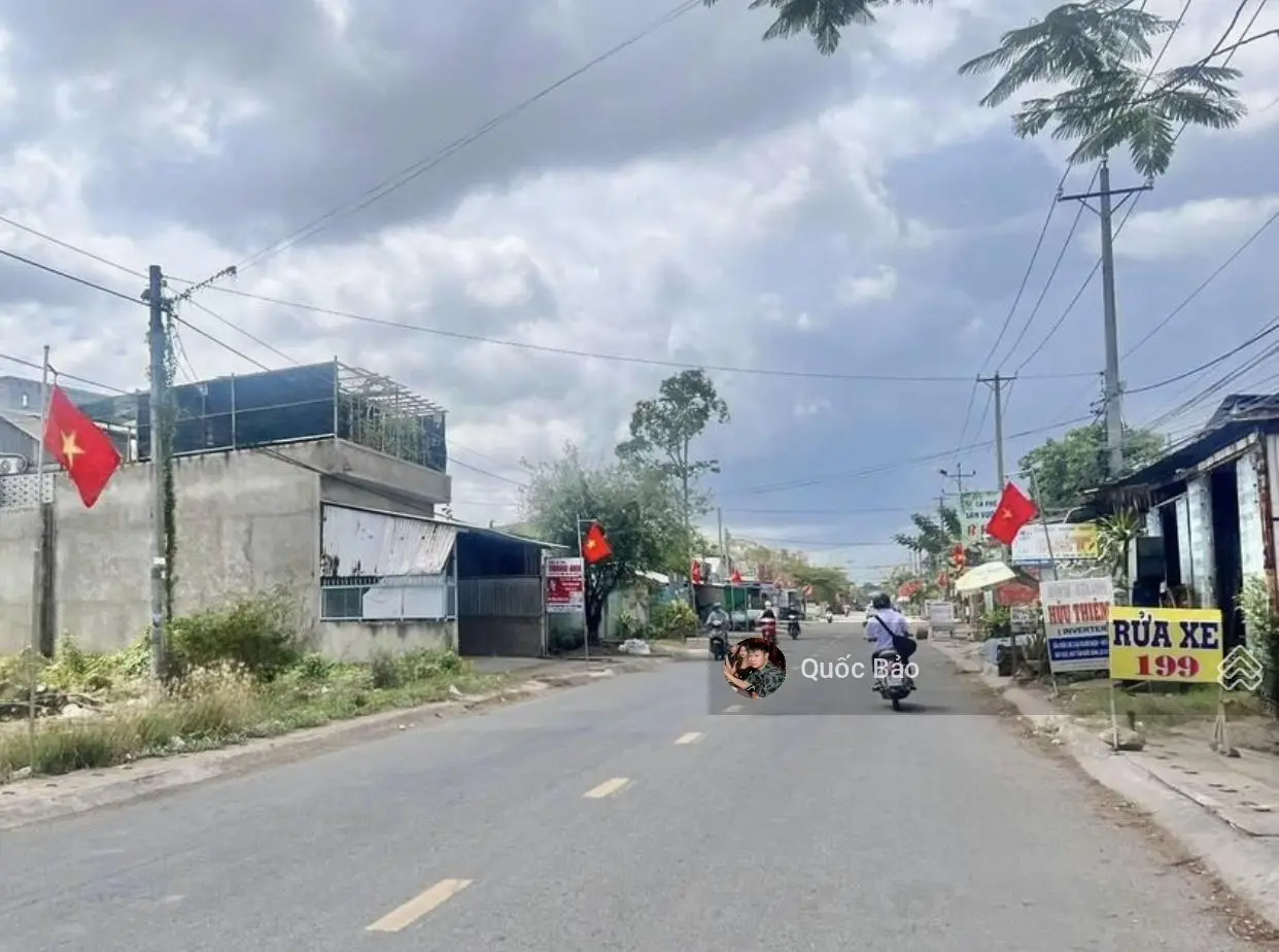 Cần bán nhanh lô đất Đ. Đồng Khởi, TT. Bình Đại, Bến Tre. Nằm gần chợ Bình Thắng. 120m2. SHR