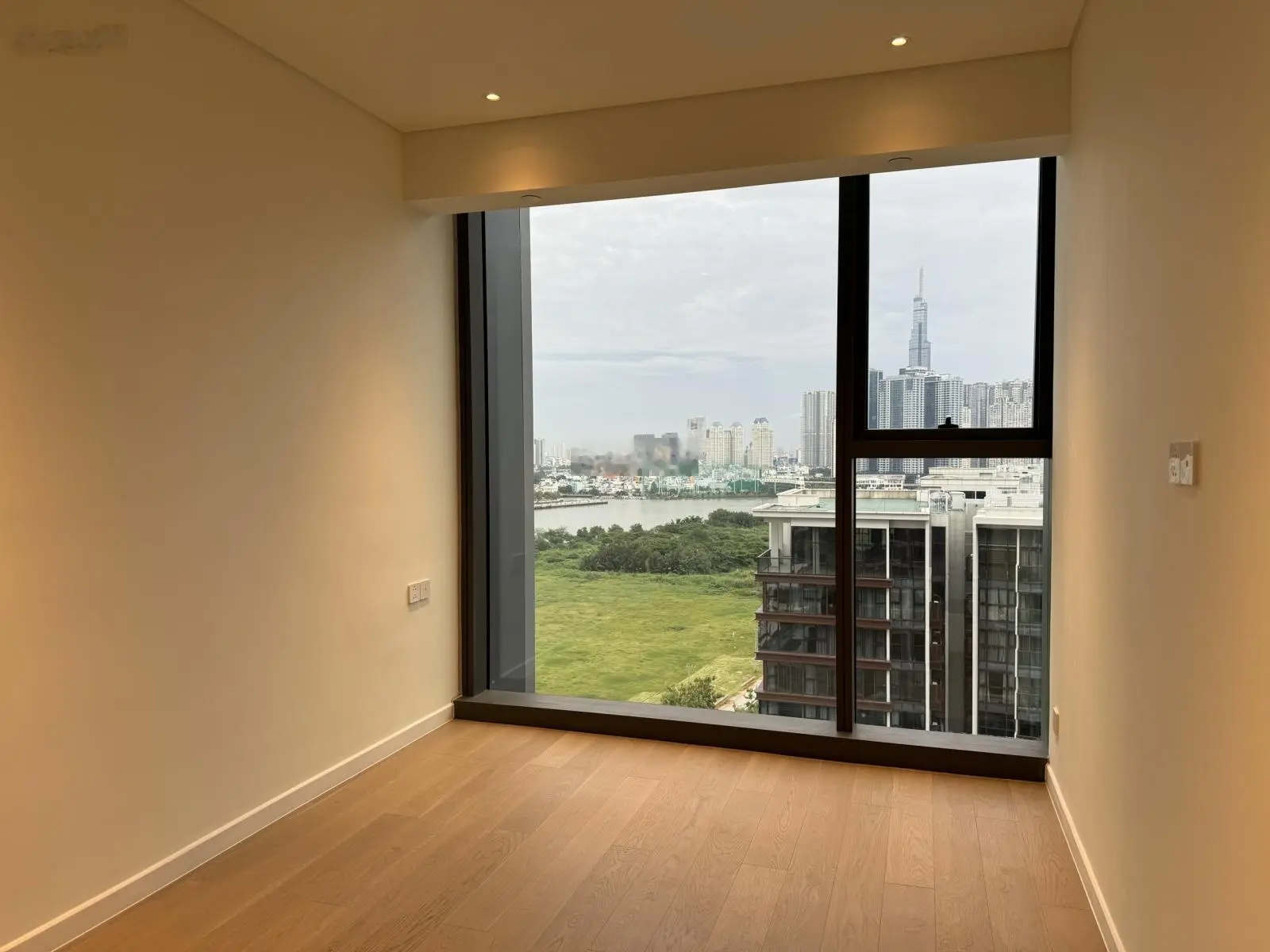 Bán gấp căn hộ chung cư 75m2 tại the opera residence, giá 18,5 tỷ vnd