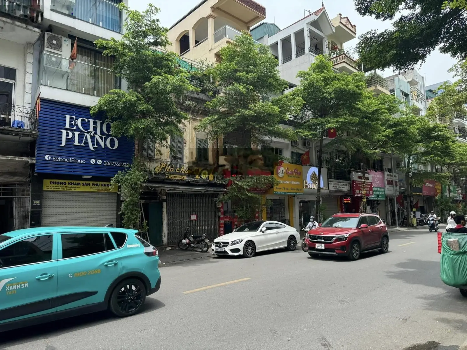 Bán mặt phố Khâm Thiên, Đống Đa: 75m, 3 tầng, MT 3,7m giá 28 tỷ.Mặt phố đẹp, kinh doanh sầm uất.