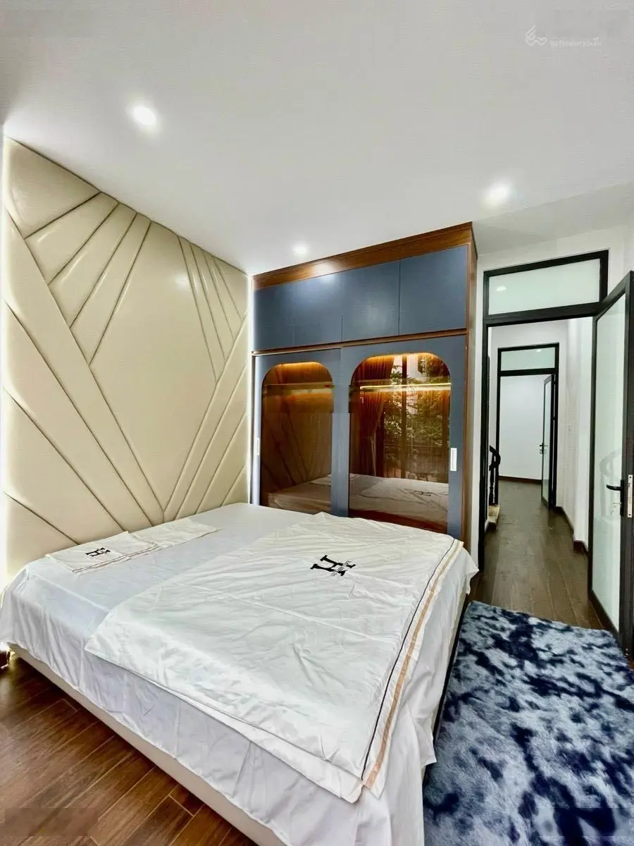 Bán nhà phố Cầu Giấy: Lô góc, ôtô, kinh doanh, gần phố, nhà mới. 42m2 x 4 tầng x MT 4m. Giá 7.8 tỷ