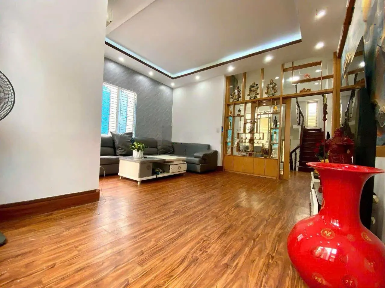 Nhà mặt đường tuyến 2 Quán Nam, 5 tầng lô góc, độc lập gốc dân cực đẹp